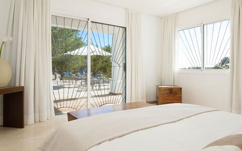 Villa Jondal: Meubles, Design Intérieur, Sol, Sol, Textile, Chambre, Domicile, Lit, Couvre-Fenêtres, Plafond