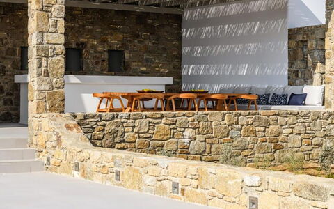 Villa Psiche: Mur De Pierre, Matériau Naturel, Ombre, Piscine, Daylighting