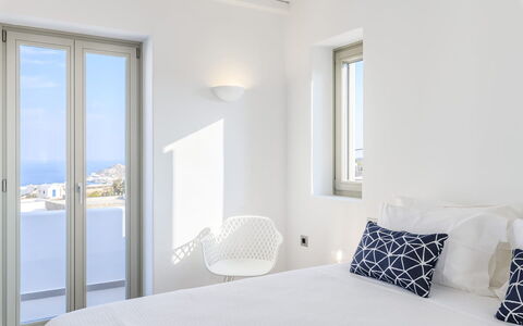 Villa Psiche: Appartement, Chambre, Lit, Literie, Cadre De Lit, Balcon, Linge, Drap De Lit, Oreiller, Hôtel