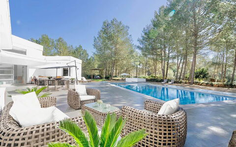 Villa Floresta: Piscine, Recours, Biens, Eco Hôtel, Jardin, Mobilier De Jardin, Ombre, Aménagement Paysager, Chaise, Villa