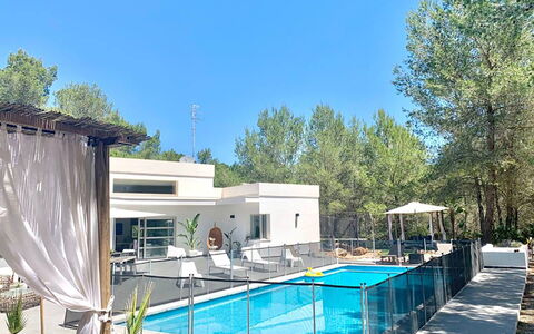 Villa Floresta: Piscine, Recours, Mobilier De Jardin, Composite, Ombre, Eco Hôtel, Balancelle, Chaise, Hôtel, Thermes