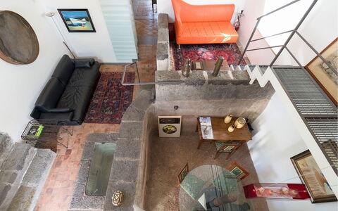 Villa Carosone: Sol, Mur, Design Intérieur, Meubles, Bois, Sol, Canapé, Éclairage, Salon, Plafond