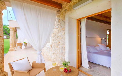 Villa Higo: Meubles, Design Intérieur, Recours, Sol, Sol, Chaise, Tache De Bois, Piscine, Ombre, Eco Hôtel