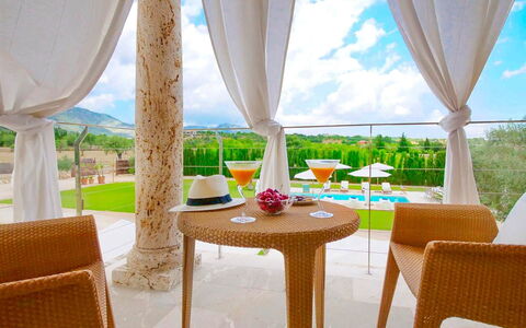 Villa Higo: Meubles, Recours, Chaise, Mobilier De Jardin, Loisir, Piscine, Parapluie, Ombre, Eco Hôtel, Hôtel