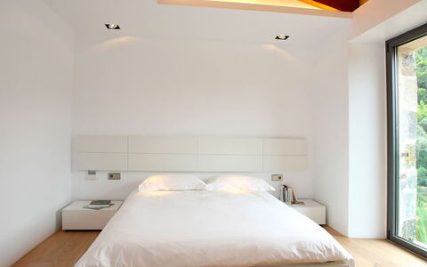 Villa Arch: Lit, Chambre, Meubles, Design Intérieur, Literie, Mur, Drap De Lit, Sol, Bois, Sol