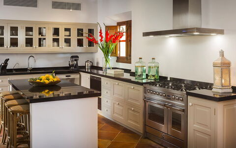 Villa Welcome: Cuisine, Appareil De Cuisine, Comptoir, Meubles, Principaux Appliance, Cuisinière, Cabinetry, Bois, Électroménager, Le Fourneau