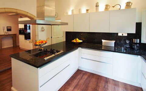 Villa Peacock: Cuisine, Comptoir, Appareil De Cuisine, Design Intérieur, Principaux Appliance, Cuisinière, Cabinetry, Sol, Le Fourneau, Domicile