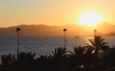 Villa Bridgitte: Ciel, Horizon, Afterglow, Le Coucher Du Soleil, Crépuscule, Orange, Lever Du Soleil, Paysage, Atmospherique Phénomène, Soirée