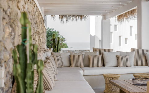 Villa Vesper: Meubles, Throw Pillow, Mobilier De Jardin, Coussin, Matériau Naturel, Oreiller, Salon, Conception, Recours