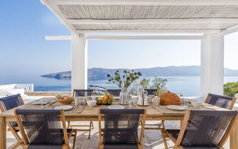 Villa Vesper: Meubles, Table, Chaise, Table Cuisine Et Salle A Manger, Mobilier De Jardin, Tableau De Plein Air, Sol, Restaurant, Salle À Manger, Ombre