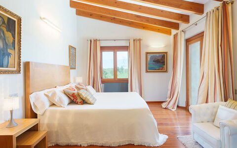 Villa Serafino: Meubles, Design Intérieur, Lit, Sol, Mur, Sol, Chambre, Bois, Domicile, Plafond