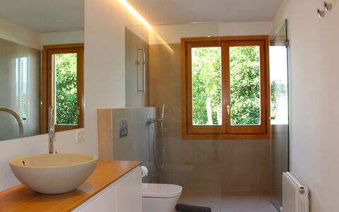 Villa Acapulco: Design Intérieur, Sol, Luminaire Plomberie, Mur, Salle De Bains, Bois, Sol, Plafond, Lavabo, Domicile