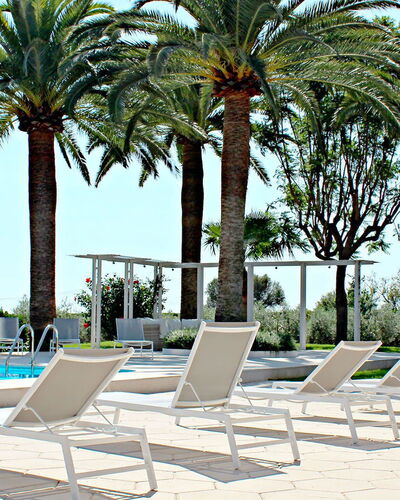 Villa Acapulco: Meubles, Mobilier De Jardin, Chaise, Recours, Ombre, Eco Hôtel, Piscine, Balancelle, Tableau De Plein Air