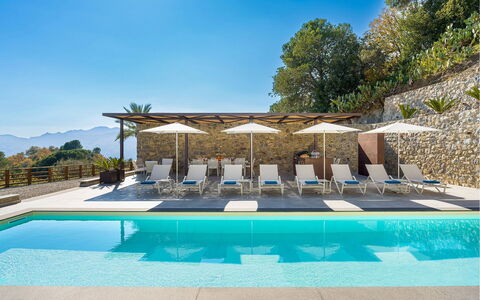 Villa Zafferano: Piscine, Mobilier De Jardin, Recours, Eco Hôtel, Parapluie, Balancelle, Chaise, Ombre, Loisir, Hôtel