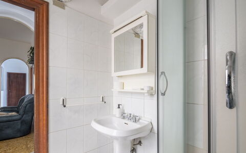 Da Federico, Apartment Genova Brignole: Mur, Design Intérieur, Luminaire Plomberie, Sol, Sol, Lavabo, Évier, Pièce, Salle De Bains, Plomberie