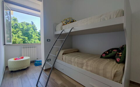 Casa Nadia: Chambre, Lit, Sol, Design Intérieur, Sol, Meubles, Literie, Drap De Lit, Pièce, Cadre De Lit