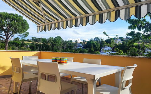 Casa Nadia: Meubles, Chaise, Store, Mobilier De Jardin, Ombre, Tableau De Plein Air, Table Cuisine Et Salle A Manger, Restaurant, Structure En Plein Air, Balcon