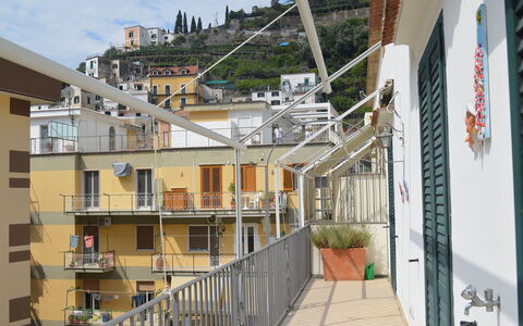 Casa Minori: Appartement, Quartier, Zone Résidentielle, Balcon, Design Urbain, Composite, Condominium, Balustrade, Daylighting