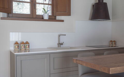 Villa Ripa: Design Intérieur, Bois, Comptoir, Cuisine, Cabinetry, Sol, Meubles, Évier, Robinet, Sol