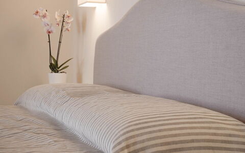 Villa Ripa: Lit, Meubles, Chambre, Literie, Drap De Lit, Linge, Bois, Design Intérieur, Textile, Cadre De Lit