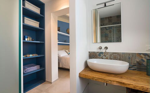Villa Doddi: Sol, Sol, Design Intérieur, Mur, Bois, Luminaire Plomberie, Lavabo, Salle De Bains, Plafond, Pièce