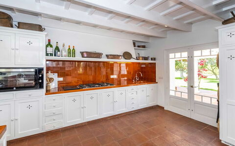 Villa Golf: Cuisine, Design Intérieur, Comptoir, Sol, Cabinetry, Bois, Domicile, Sol, Meubles, Placard