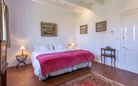 Villa Golf: Mur, Meubles, Sol, Sol, Lit, Chambre, Design Intérieur, Drap De Lit, Domicile, Cadre De Lit