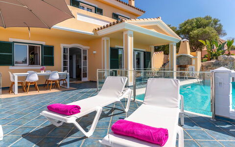 Villa Superba: Piscine, Recours, Mobilier De Jardin, Eco Hôtel, Biens, Loisir, Chaise, Villa, Balancelle, Hôtel