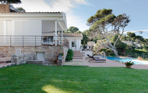 Villa Bellalta: Maison, Zone Résidentielle, Domicile, Porche, Biens, Escaliers, Chalet, Mobilier De Jardin, Recours, Villa