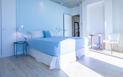 Villa Mirante: Bleu, Design Intérieur, Meubles, Sol, Sol, Plafond, Pièce, Chambre, Lit, Appartement