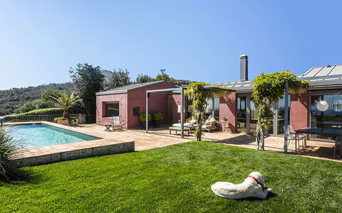 Casa Jhonny: Zone Résidentielle, Maison, Domicile, Arbuste, Toit, Porte, Biens, Jardin, Chalet, Ferme