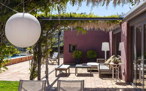 Casa Jhonny: Meubles, Pot De Fleur, Ombre, Table, Chaise, Mobilier De Jardin, Jardin, Plante D'Appartement, Structure En Plein Air