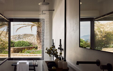Villa Talia: Mur, Design Intérieur, Luminaire Plomberie, Plafond, Éclairage, Robinet, Plomberie, Luminaire, Salle De Bains, Plante D'Appartement
