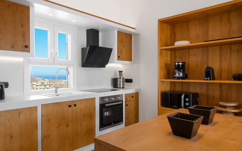 Villa Osiride: Cabinetry, Comptoir, Cuisine, Meubles, Placard, Appareil De Cuisine, Tache De Bois, Électroménager, Contre-Plaqué, Tiroir