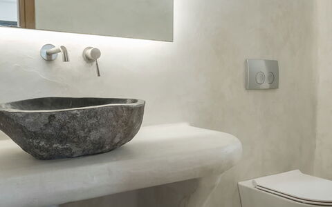 Villa Osiride: Luminaire Plomberie, Évier, Salle De Bains, Robinet, Plomberie, Lavabo, Miroir, Céramique, Matériau Naturel