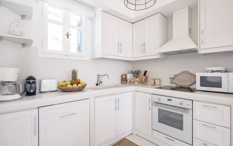 Villa Tiche: Cuisine, Cabinetry, Comptoir, Appareil De Cuisine, Principaux Appliance, Meubles, Design Intérieur, Évier, Placard, Domicile