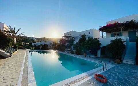 Mykonos Pool House 2: Piscine, Recours, Mobilier De Jardin, Loisir, Eco Hôtel, Balancelle, Parapluie, Ville Resort, Vacances, Hôtel