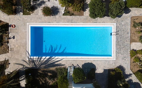 Mykonos Pool House 2: Piscine, Bleu, L'Eau, Recours, Composite, Loisir, Ombre, Mobilier De Jardin, Eco Hôtel, Caractéristique De L'Eau