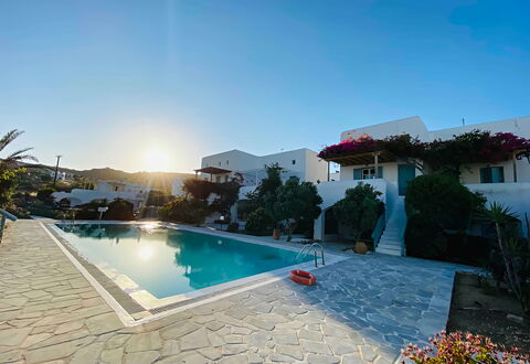 Mykonos Pool House 3: Piscine, Recours, Eco Hôtel, Mobilier De Jardin, Loisir, Pot De Fleur, Ville Resort, Balancelle, Hacienda, Aménagement Paysager