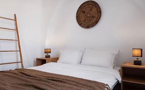 Mykonos Pool House 5: Meubles, Chambre, Bois, Lit, Drap De Lit, Literie, Design Intérieur, Sol, Linge, Éclairage