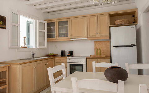 Mykonos Pool House 7: Meubles, Cabinetry, Comptoir, Cuisine, Bois, Design Intérieur, Appareil De Cuisine, Sol, Placard, Sol