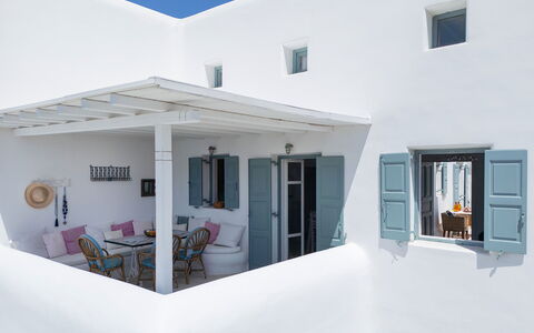 Mykonos Pool House 7: Domicile, Chaise, Mobilier De Jardin, Ombre, Conception, Balcon, Table Cuisine Et Salle A Manger, Tableau De Plein Air, Daylighting, Plante D'Appartement