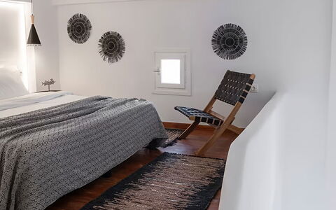 Mykonos Pool House 9: Design Intérieur, Chambre, Meubles, Bois, Sol, Sol, Plafond, Lit, Drap De Lit, Literie