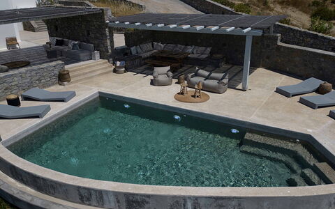 Villa Cornelia 1: Composite, Piscine, Béton, Dalle, Matériau Naturel, Conception, Caractéristique De L'Eau, Tuile, Mur De Pierre