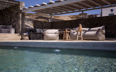 Villa Cornelia 1: Mobilier De Jardin, Composite, Ombre, Piscine, Béton, Matériau Naturel, Conception, Chaise, Dalle, Recours