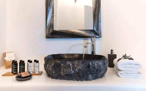 Villa Sean: Robinet, Matériau Naturel, Luminaire Plomberie, Miroir, Évier, Salle De Bains, Plomberie, Life Photographie, Lavabo