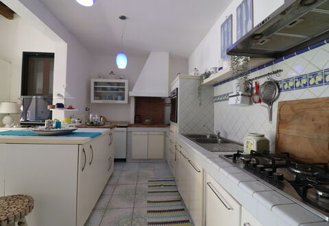 Villa Patrizia Otranto: Deluxe Countryside Retreat: Cuisine, Comptoir, Appareil De Cuisine, Sol, Design Intérieur, Principaux Appliance, Meubles, Evier, Cabinetry, Sol