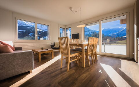 Ferienwohnung Lohner (Eg): Bois, Plafond, Meubles, Parquet, Dur, Chaîne De Montagnes, Tache De Bois, Planche, Chaise, Alpes