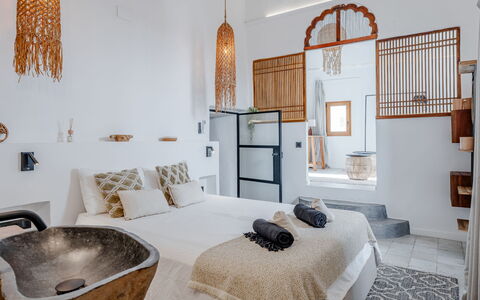 Villa Pastores: Design Intérieur, Chambre, Meubles, Sol, Sol, Lit, Plafond, Literie, Oreiller, Drap De Lit