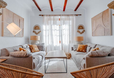 Villa Blanca: Meubles, Canapé, Design Intérieur, Bois, Salon, Domicile, Sol, Sol, Throw Pillow